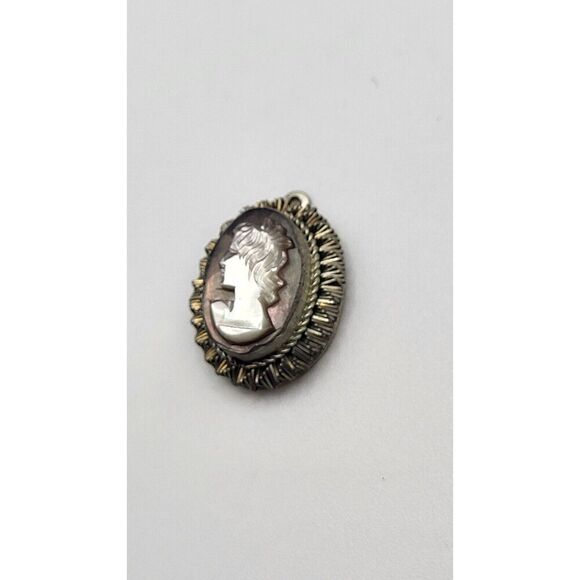 True Vintage Carved Mother of Pearl Cameo Pendant Stamped 26800 .75in - Picture 1 of 3